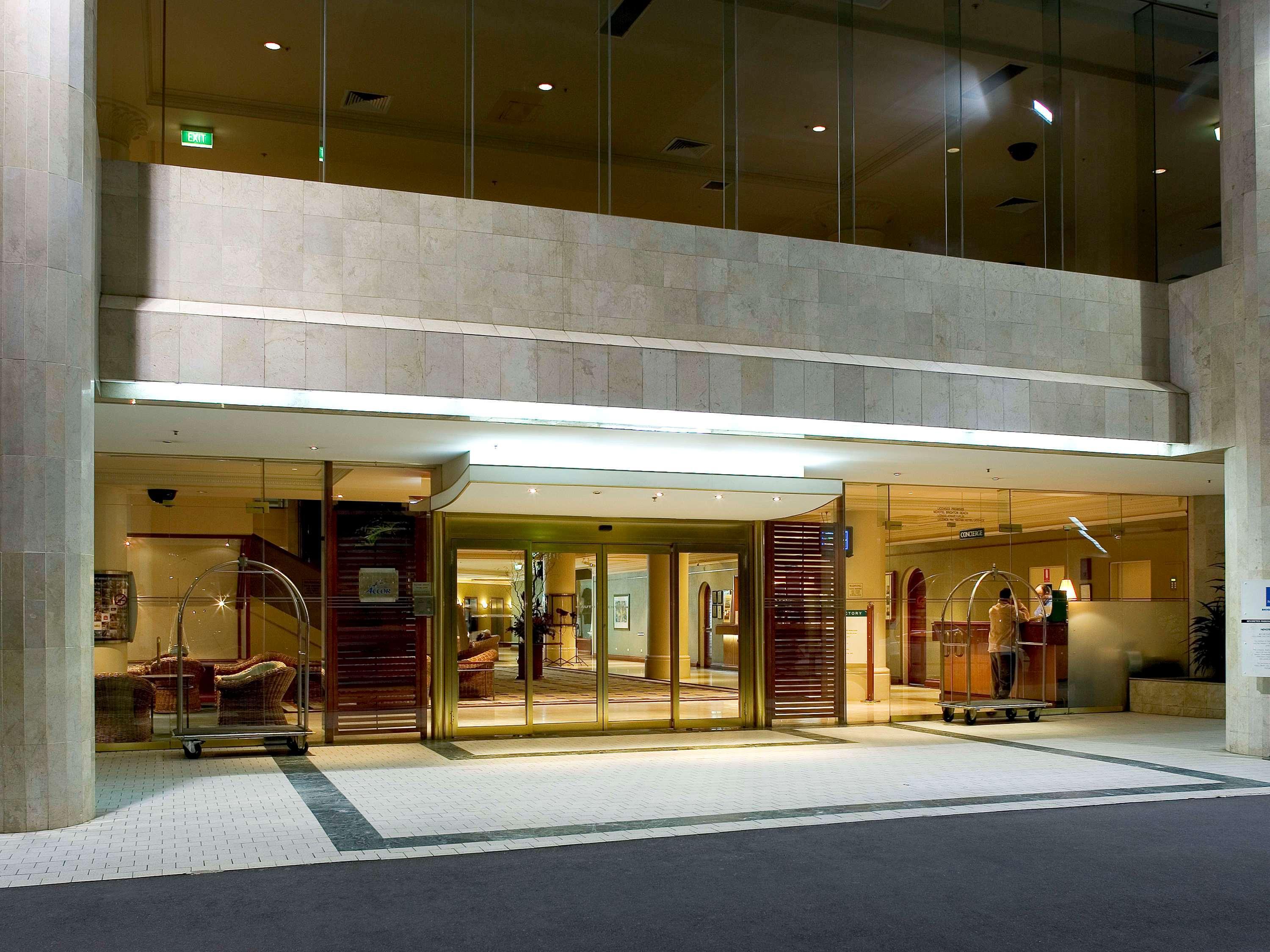 Novotel Sydney Brighton Beach Exteriör bild