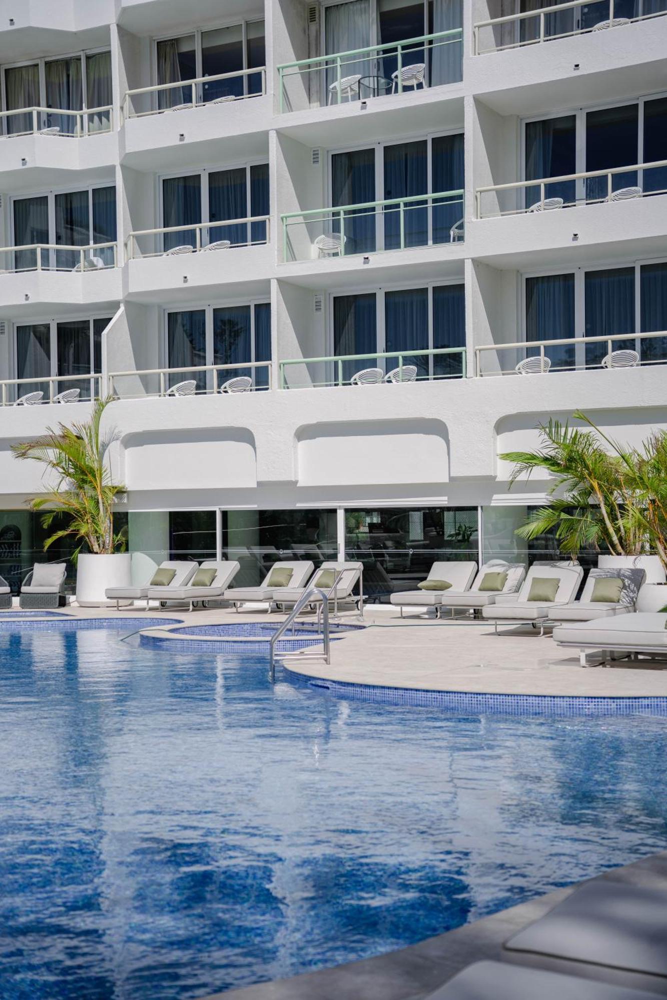 Novotel Sydney Brighton Beach Exteriör bild