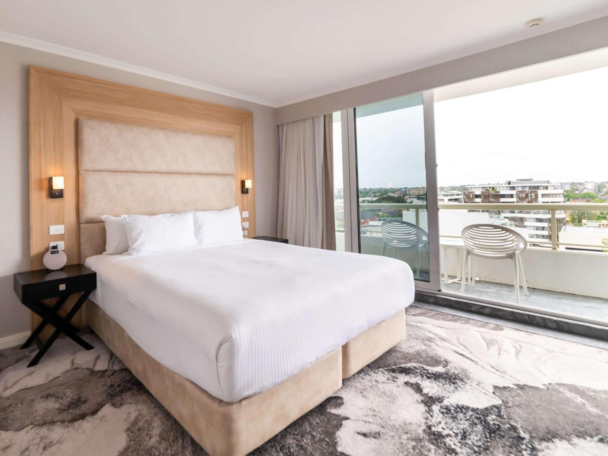 Novotel Sydney Brighton Beach Exteriör bild